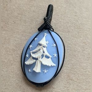 Christmas Tree Cameo-Handcrafted NWT